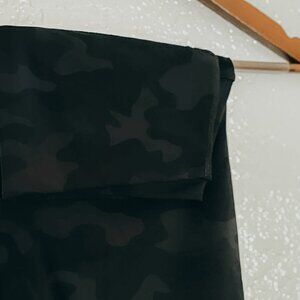 CRZ YOGA / BIKER SHORTS / GREY + BLACK CAMO / XL / 14